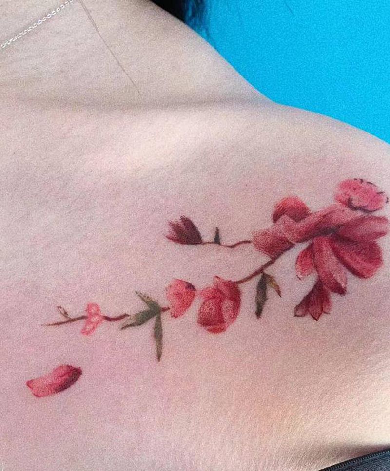 锁骨花纹身图片_颈部水墨纹身图案