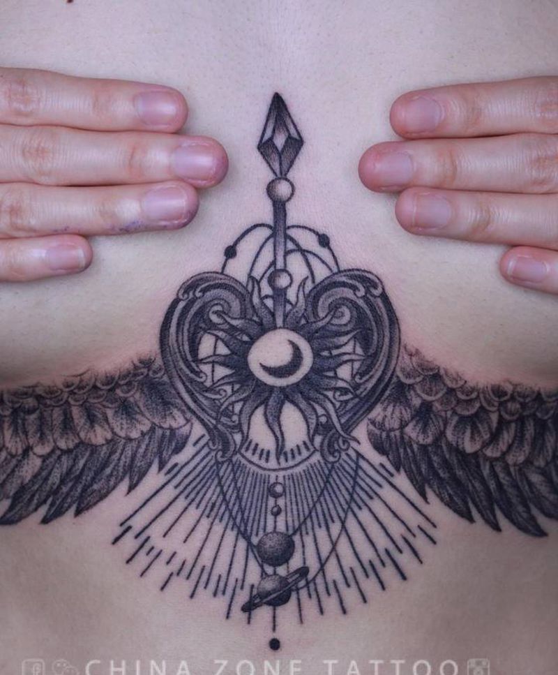 “束胸”纹身图片_胸部腹部点刺欧美写实翅膀胸宝石纹身图案