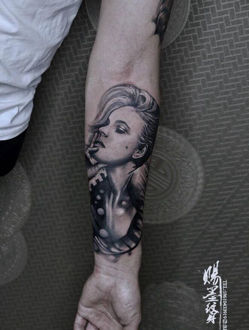 美国妞纹身图片_欧美写实纹身图案