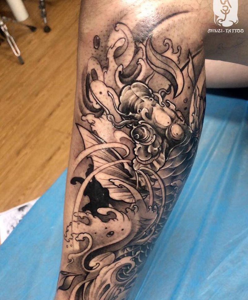 鱼纹身图片_腿部新传统纹身图案