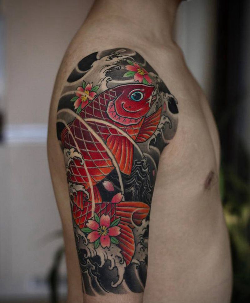 大臂鲤鱼纹身图片_手臂臀部新传统赐墨纹身纹身图案