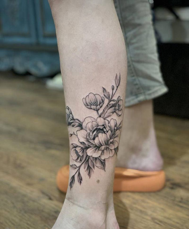 素花纹身图片_腿部纹身图案