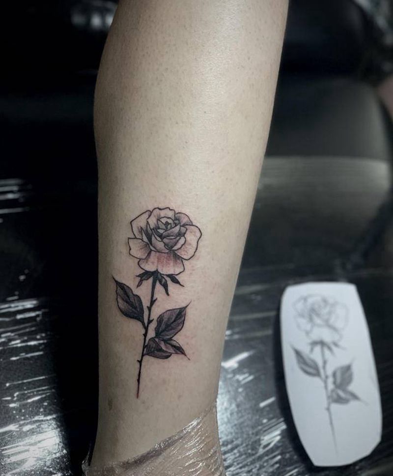 玫瑰纹身图片_脚部纹身图案