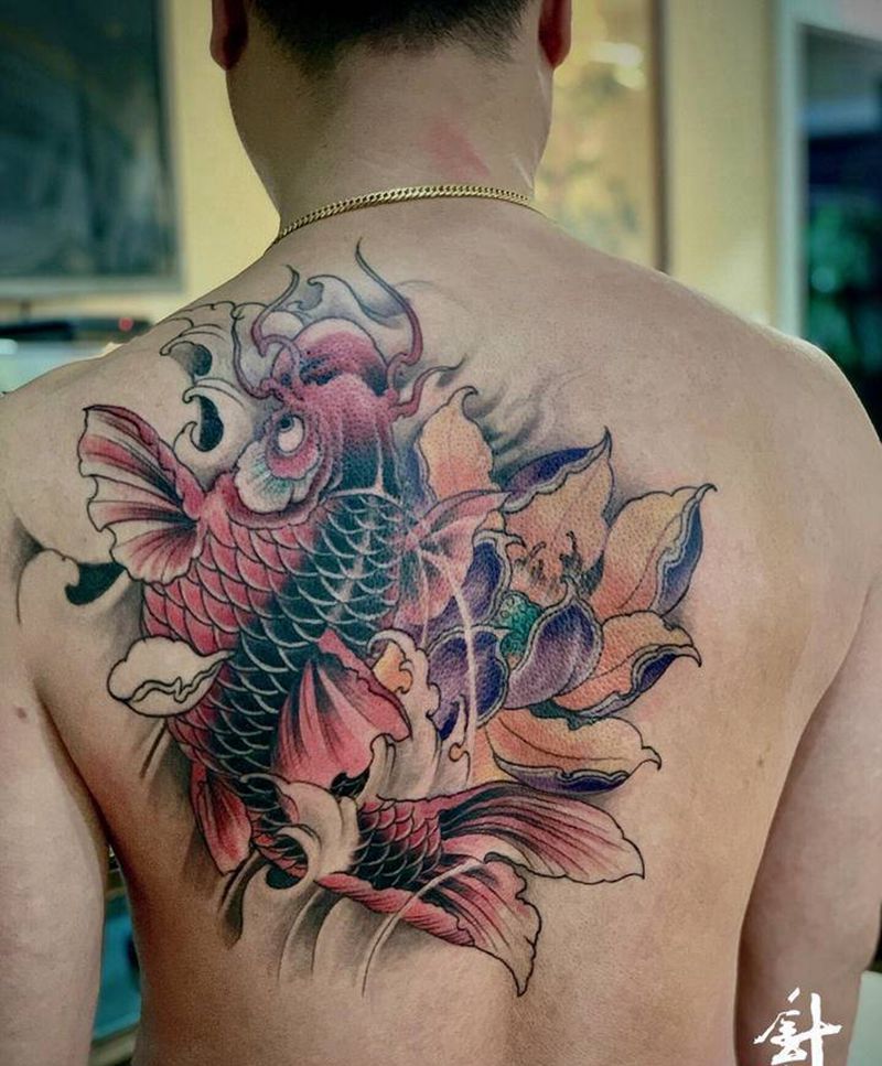 鲤鱼纹身图片_肩部新传统纹身图案