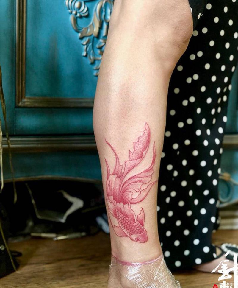 金鱼纹身图片_腿部纹身图案