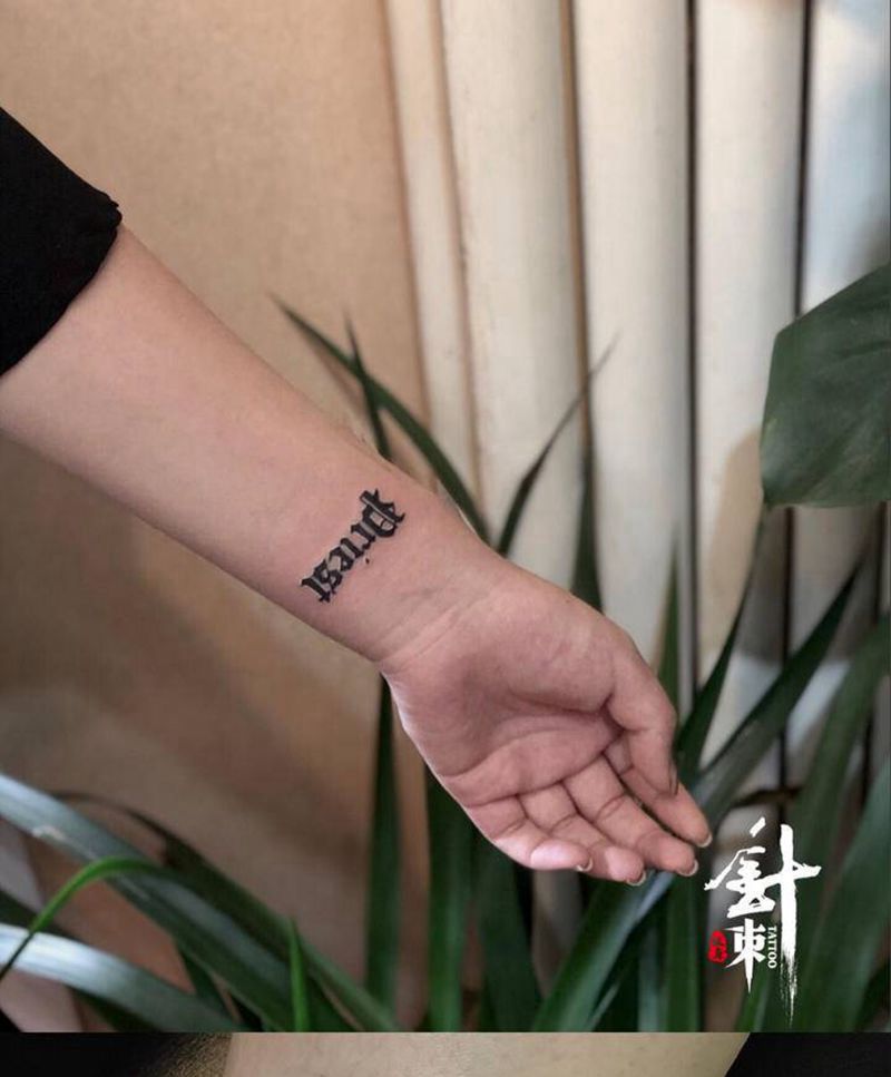 小图纹身图片_手臂胸部纹身图案