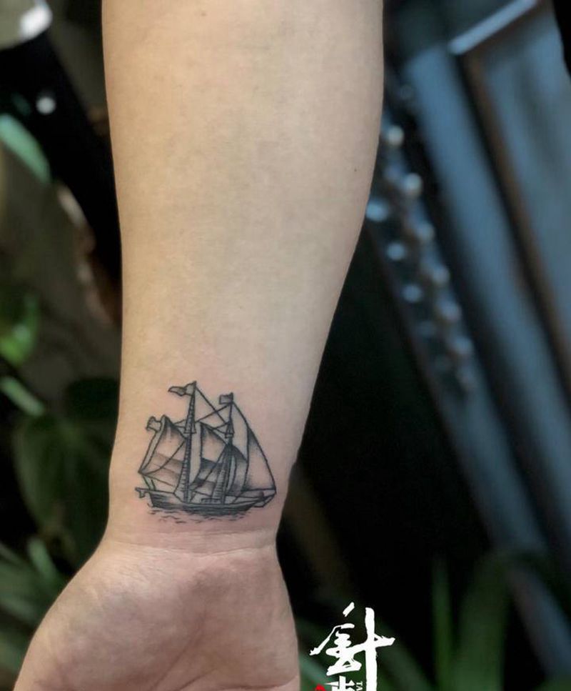小帆船纹身图片_手臂纹身图案