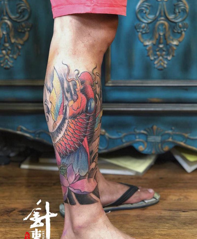 鲤鱼纹身图片_腿部新传统纹身图案