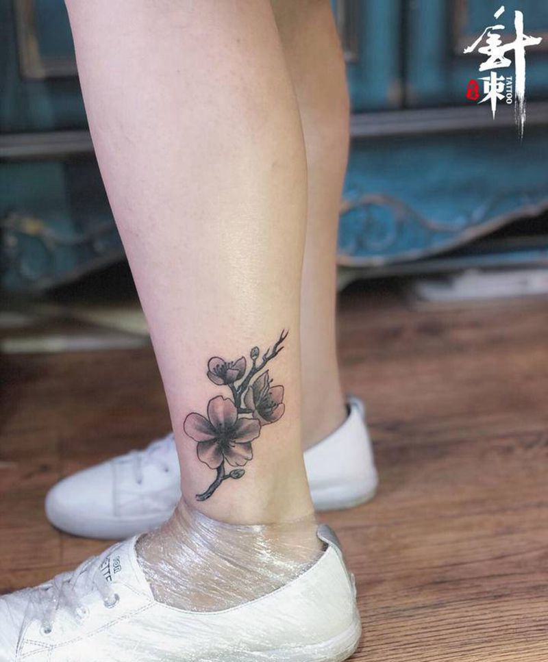 小图四个纹身图片_手部脚部纹身图案