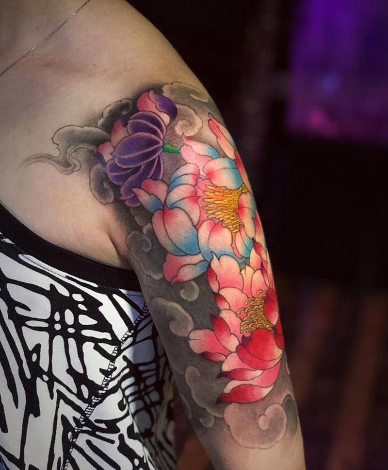 荷花纹身图片_新传统纹身图案