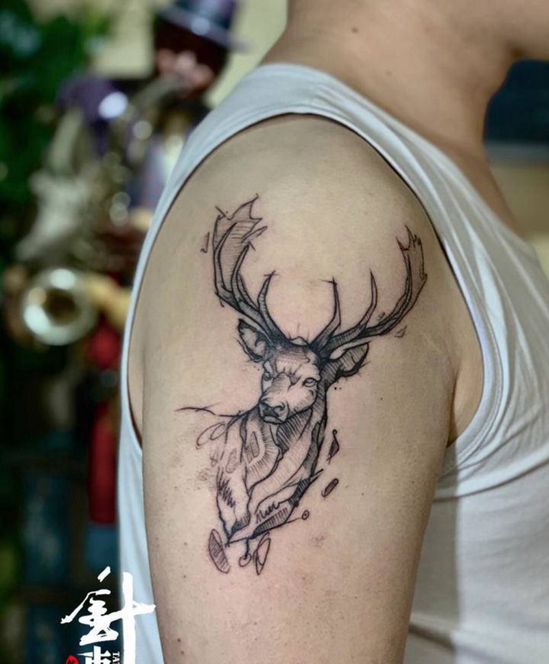 麋鹿纹身图片_臀部纹身图案