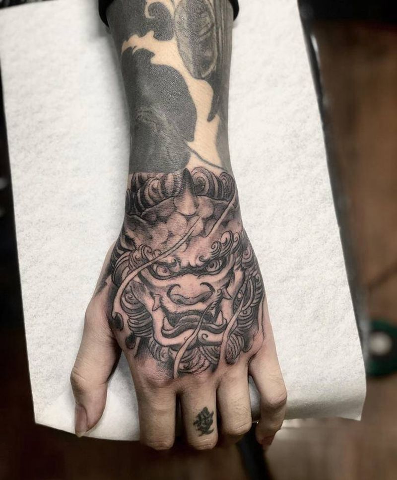 唐狮纹身图片_手部新传统纹身图案