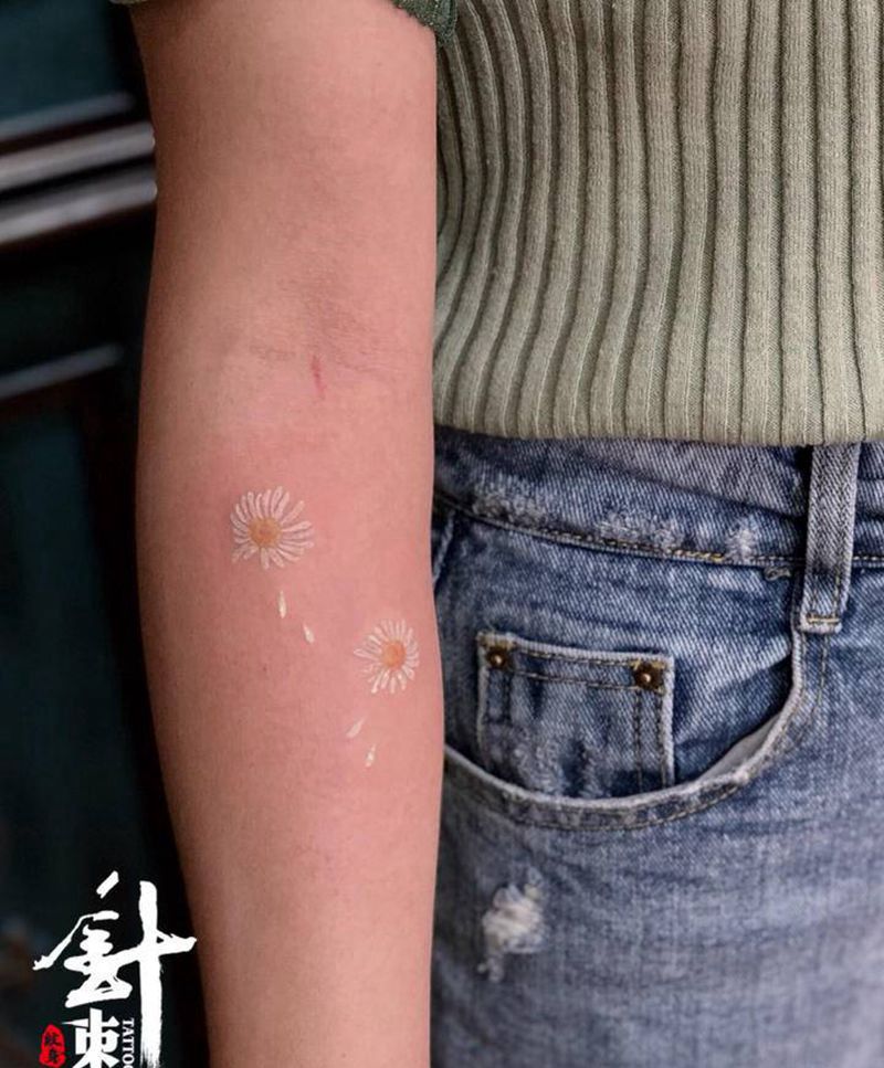 小花纹身图片_手臂纹身图案