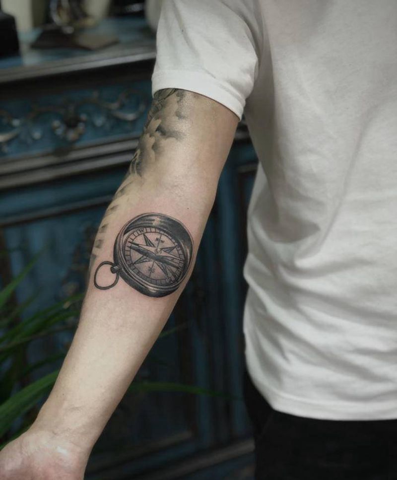 指南针纹身图片_手臂纹身图案