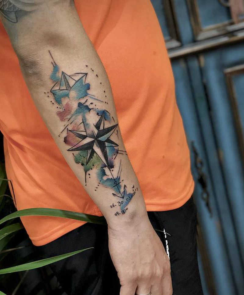 指南针纹身图片_手臂水彩纹身图案