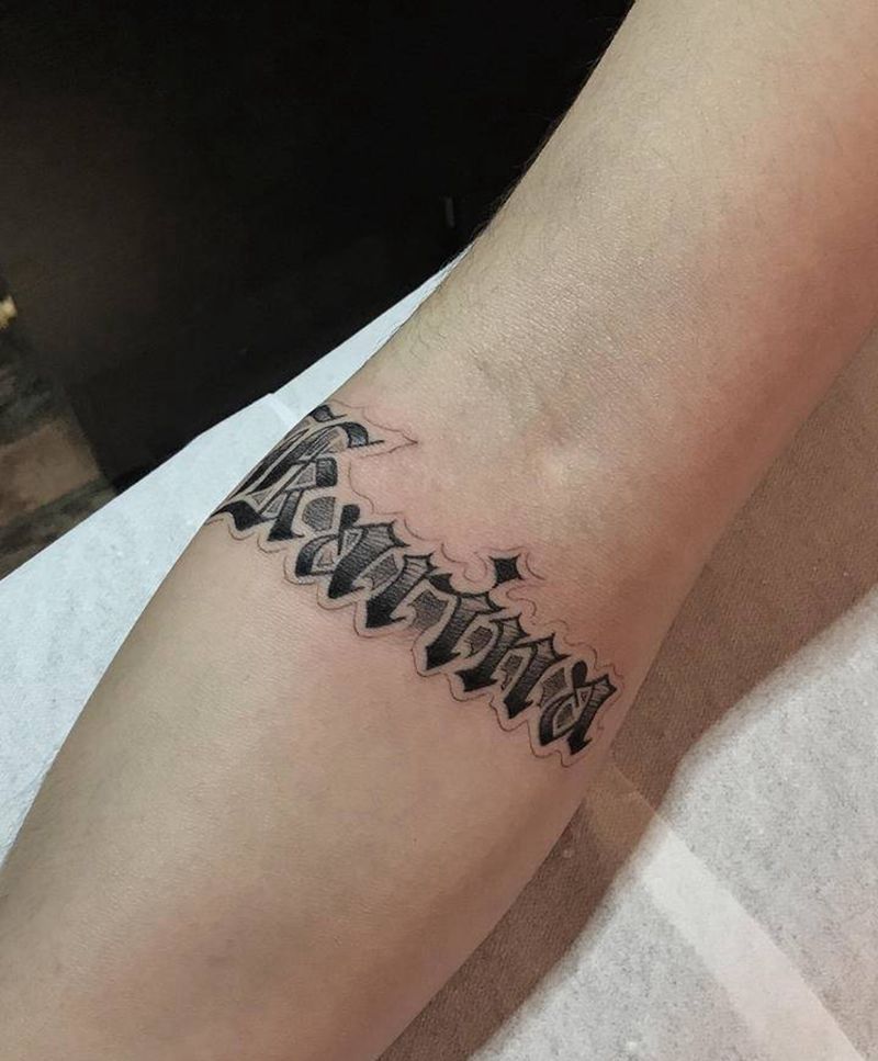 三个小作纹身图片_花体字纹身图案