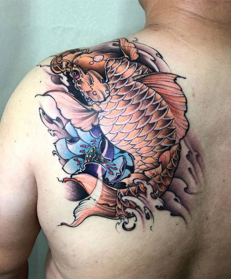 锦鲤纹身图片_肩部新传统鱼纹身图案