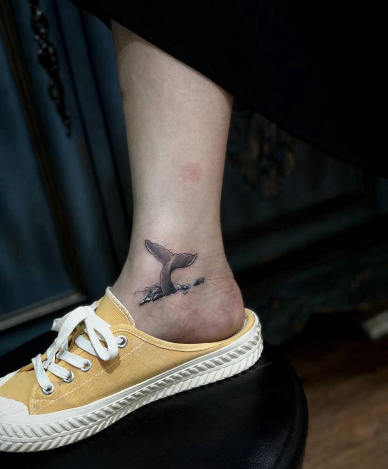 鲸鱼纹身图片_脚部纹身图案