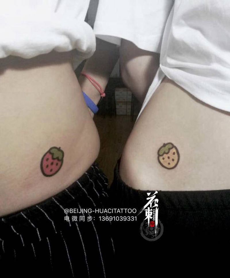 小草莓纹身图片_腰部点刺New School纹身图案