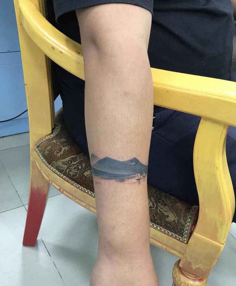 水墨山水纹身图片_手臂水墨纹身图案