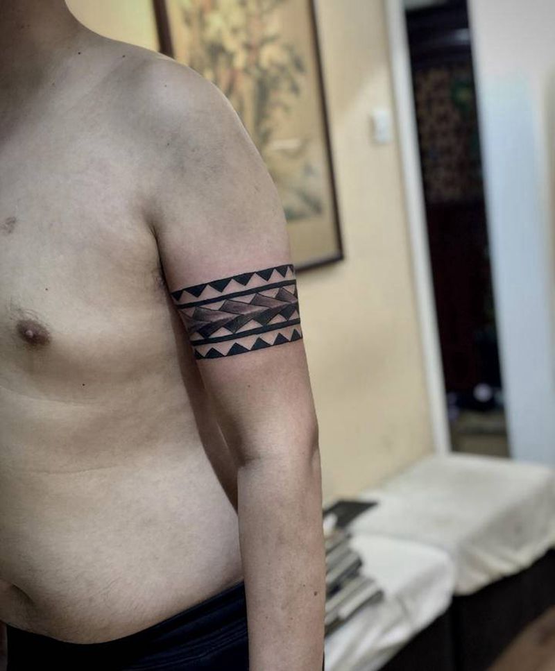 图腾臂环纹身图片_手臂纹身图案