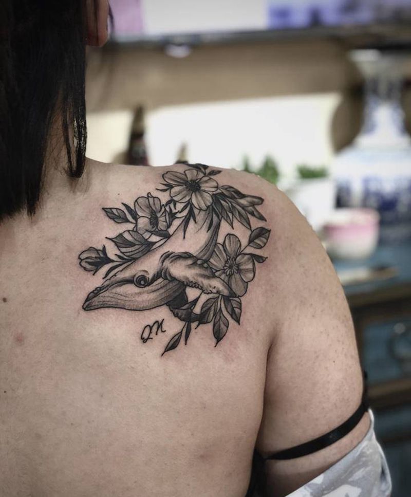 鲸鱼纹身图片_肩部纹身图案