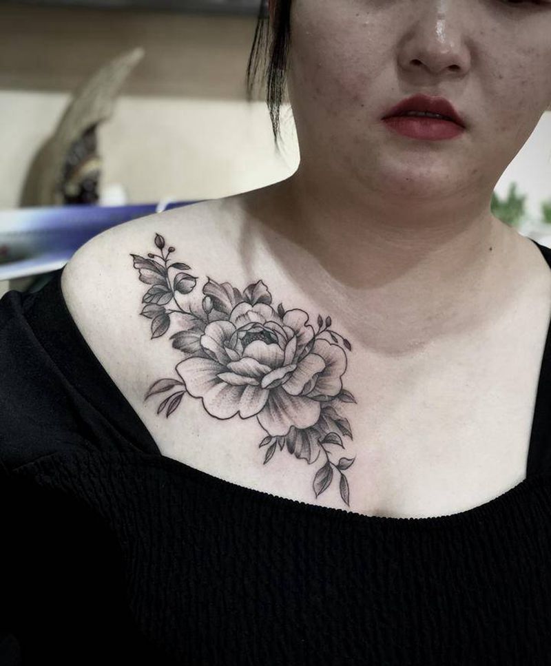 素花纹身图片_胸部纹身图案