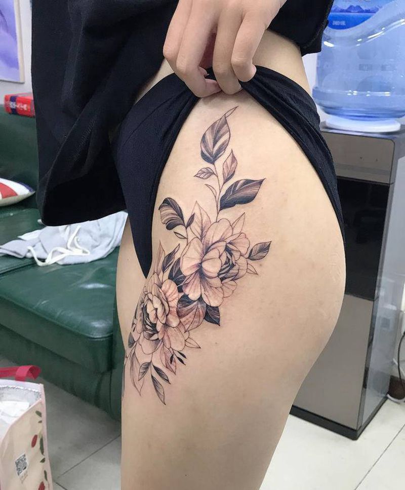 素花遮盖疤痕纹身图片_腿部臀部水墨纹身图案
