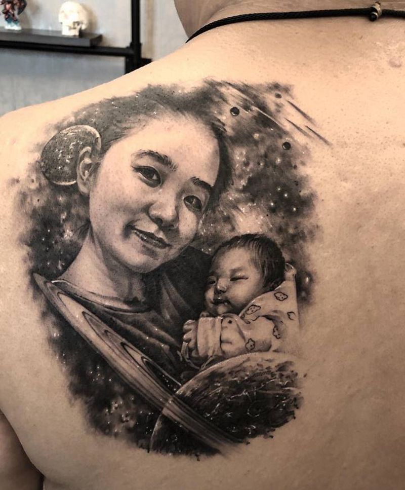 写实肖像纹身图片_肩部欧美写实肖像纹身图案