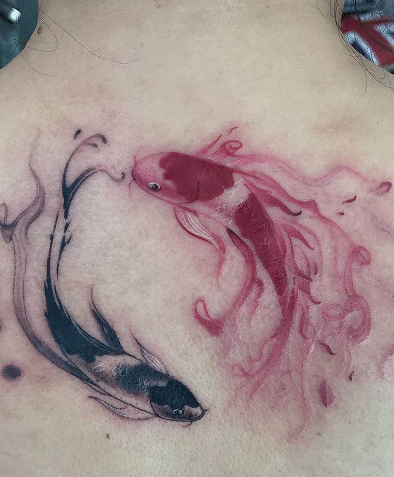 水墨双鱼纹身图片_背部水墨纹身图案