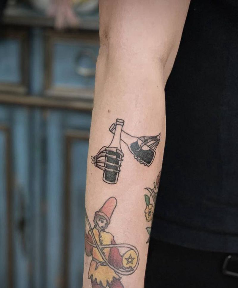 酒瓶纹身图片_手臂纹身图案