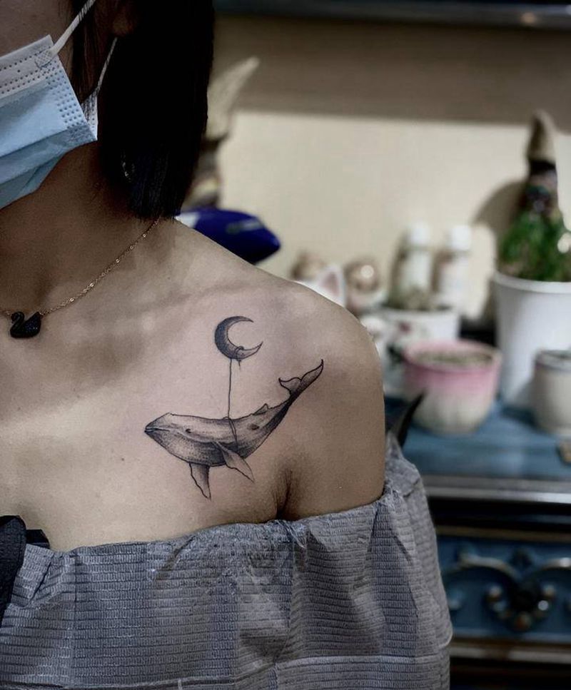 鲸鱼纹身图片_胸部纹身图案