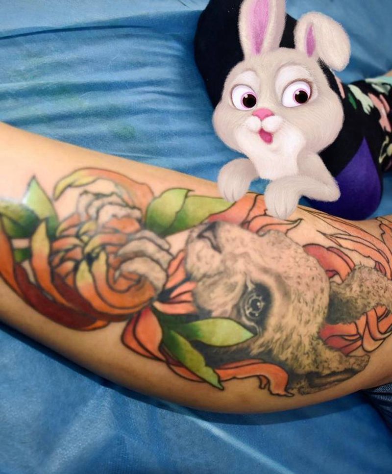 兔子和胡萝卜色的花纹身图片_腿部New School纹身图案