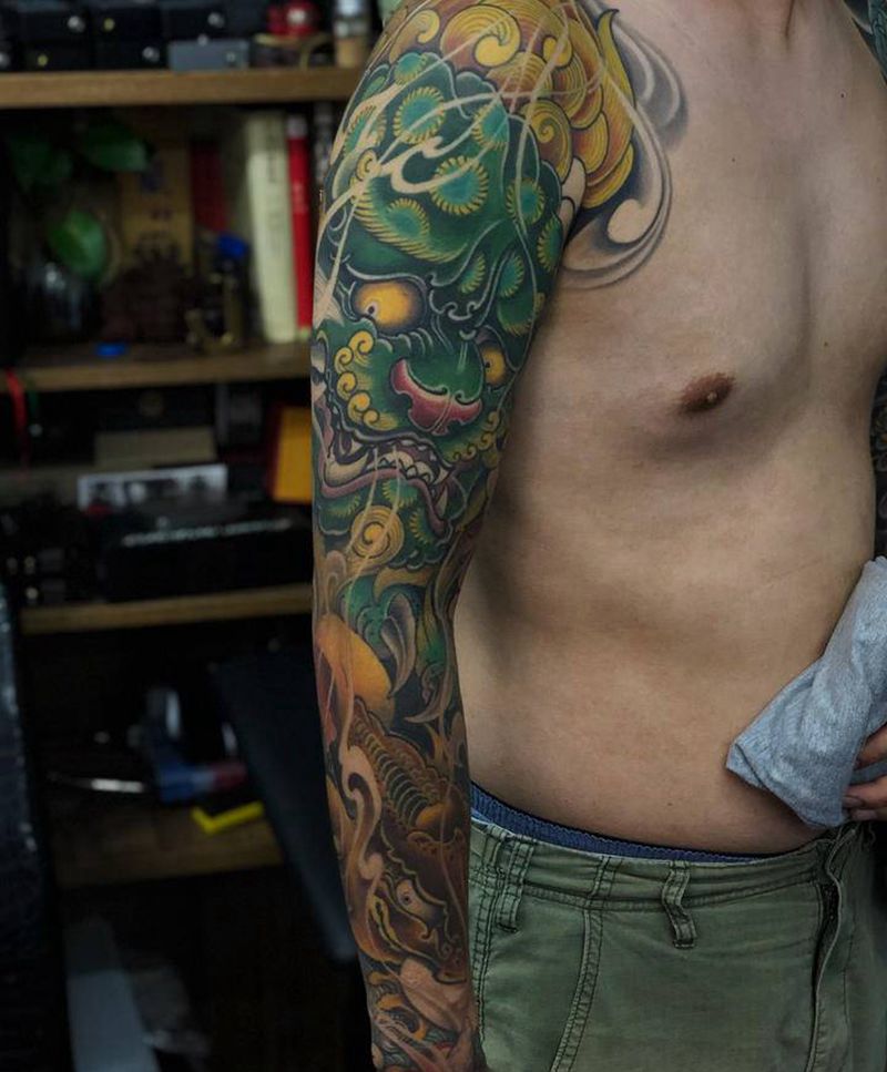 唐狮花臂纹身图片_新传统纹身图案