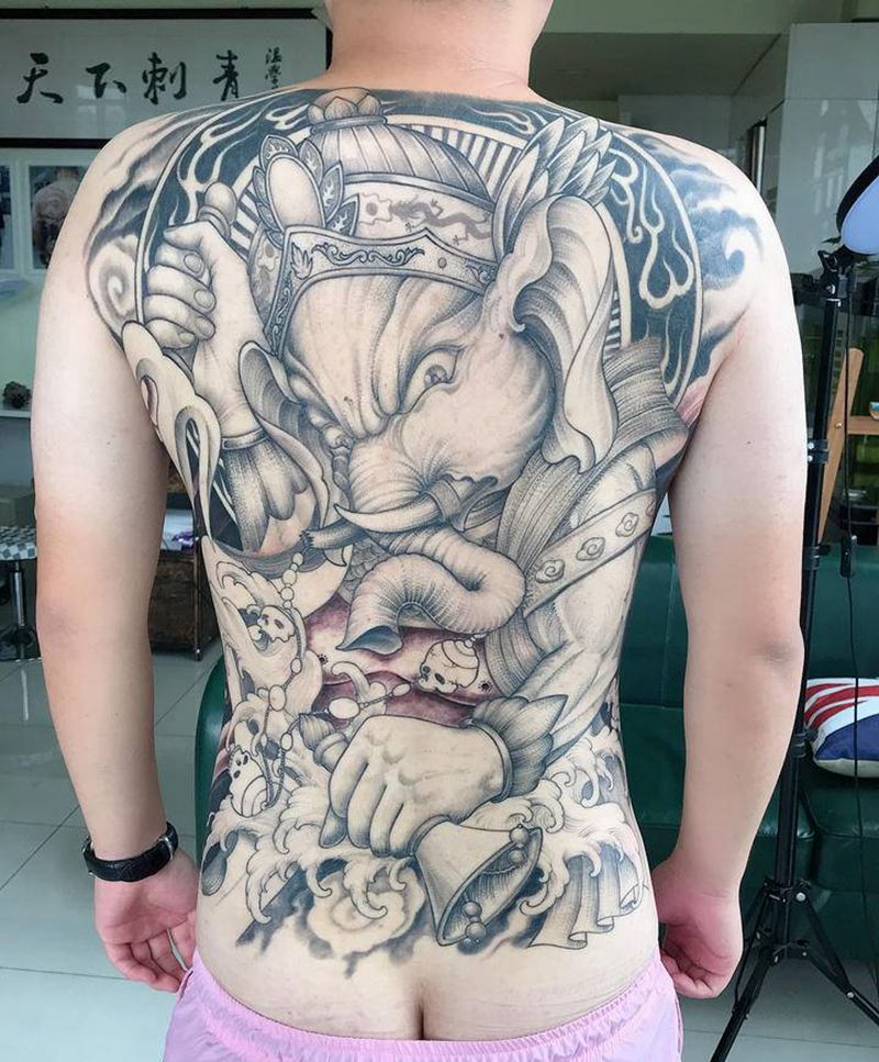 满背象神纹身纹身图片_背部新传统点刺象神纹身图案