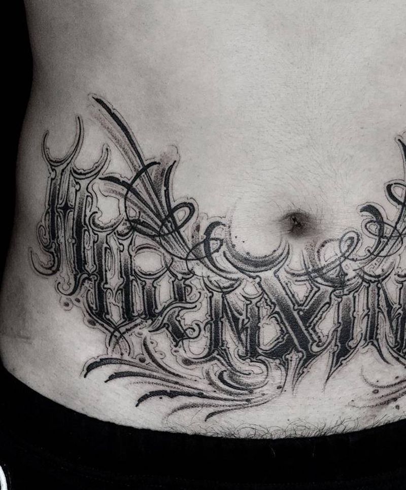 爱人和宝宝的名字纹身图片_腹部花体字纹身图案