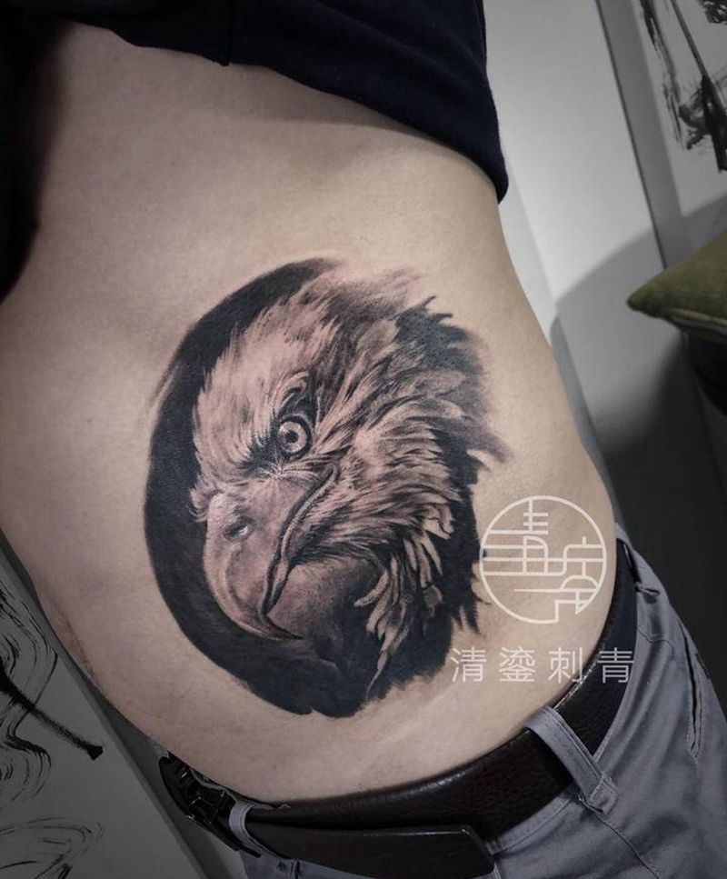 遮盖纹身图片_腰部欧美写实纹身图案