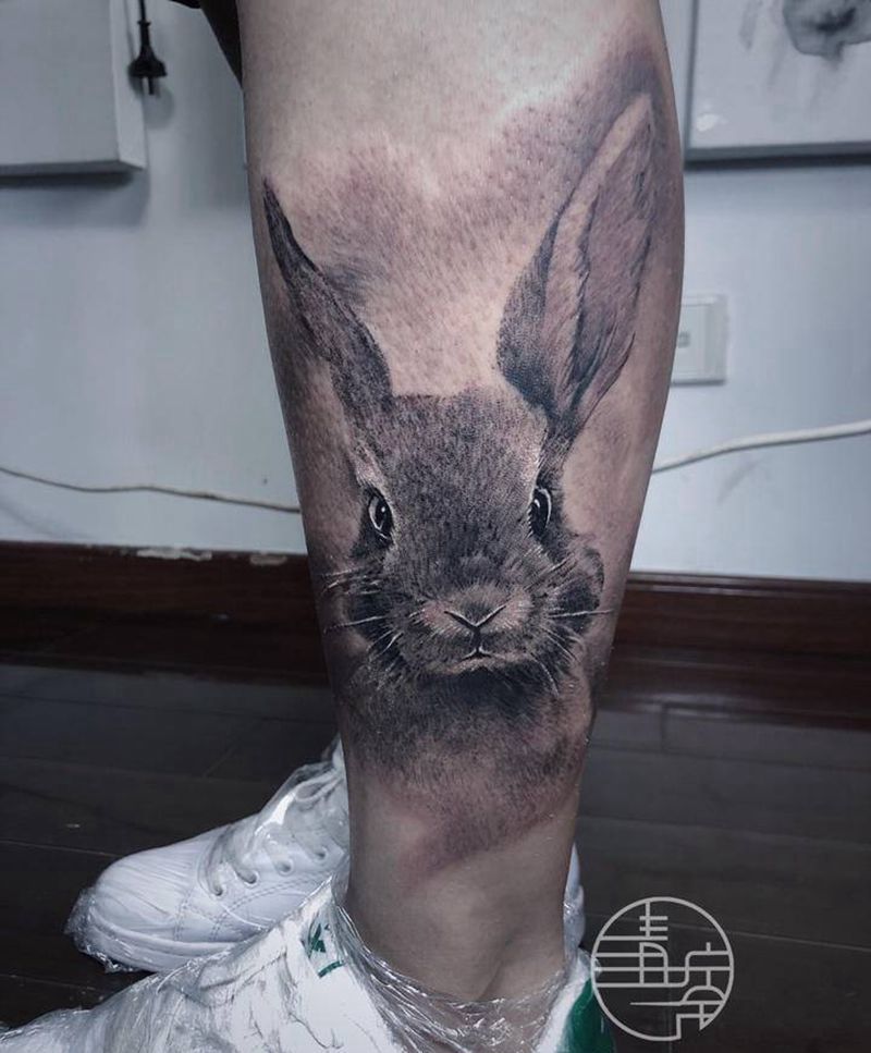 兔兔纹身图片_腿部欧美写实纹身图案