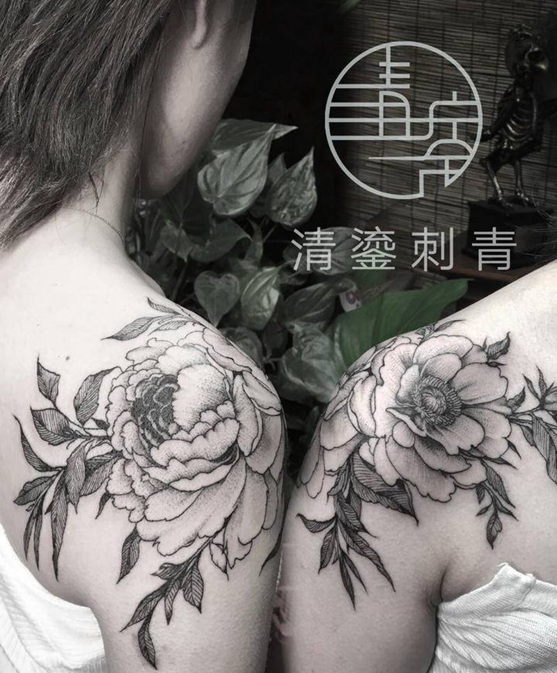 素花纹身图片_肩部点刺纹身图案