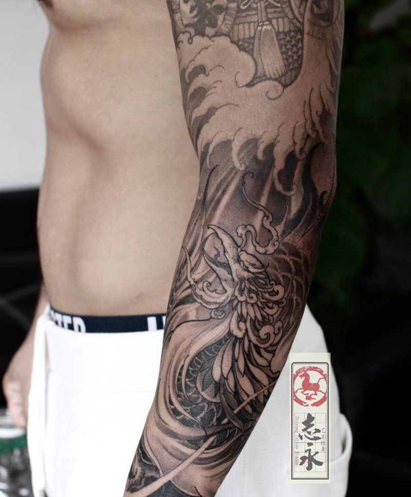 接小臂凤凰纹身图片_手臂新传统凤凰纹身图案