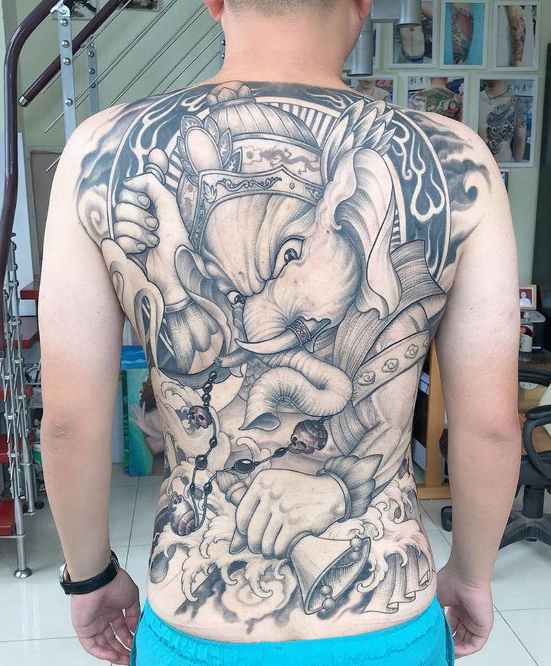 象神纹身纹身图片_背部臀部新传统点刺象神满背纹身图案