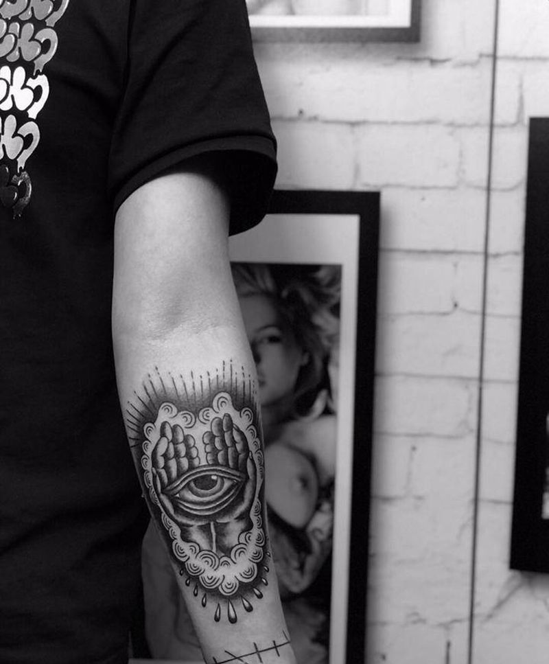 上帝之眼纹身图片_手臂Old School纹身图案