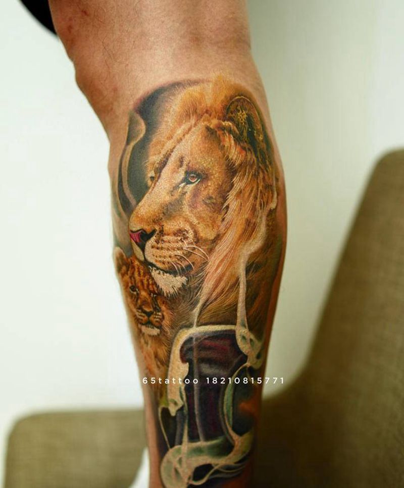 狮子 彩色纹身图片_腿部欧美写实水彩狮子纹身图案