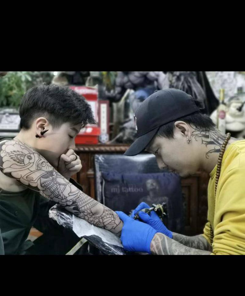 花臂纹身图片_手臂老传统纹身图案