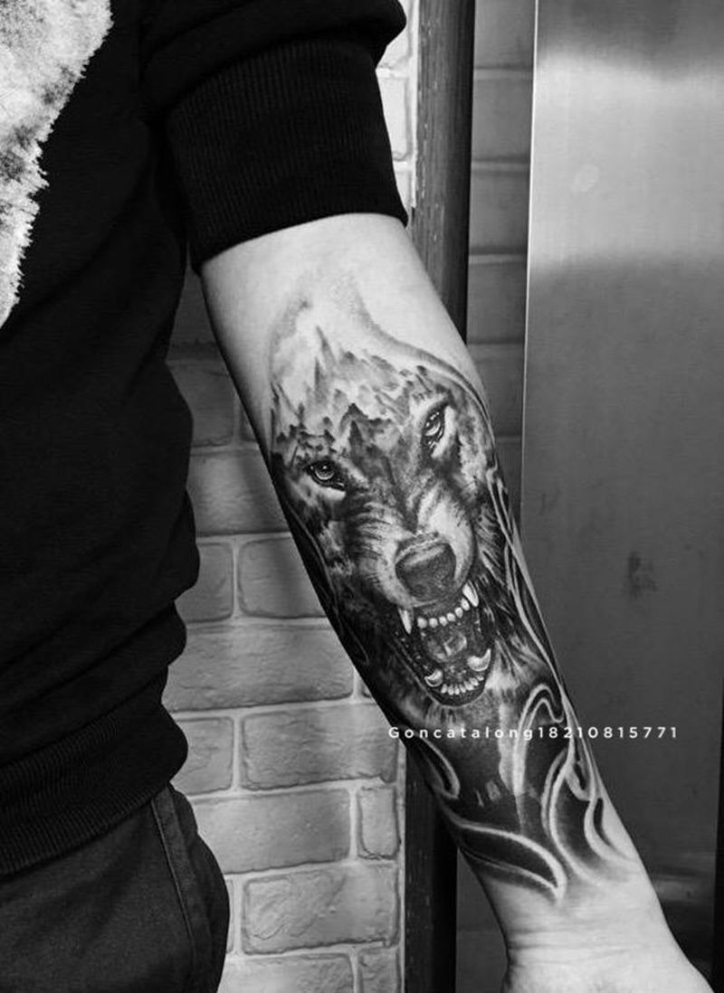 狼纹身图片_手臂欧美写实狼纹身图案