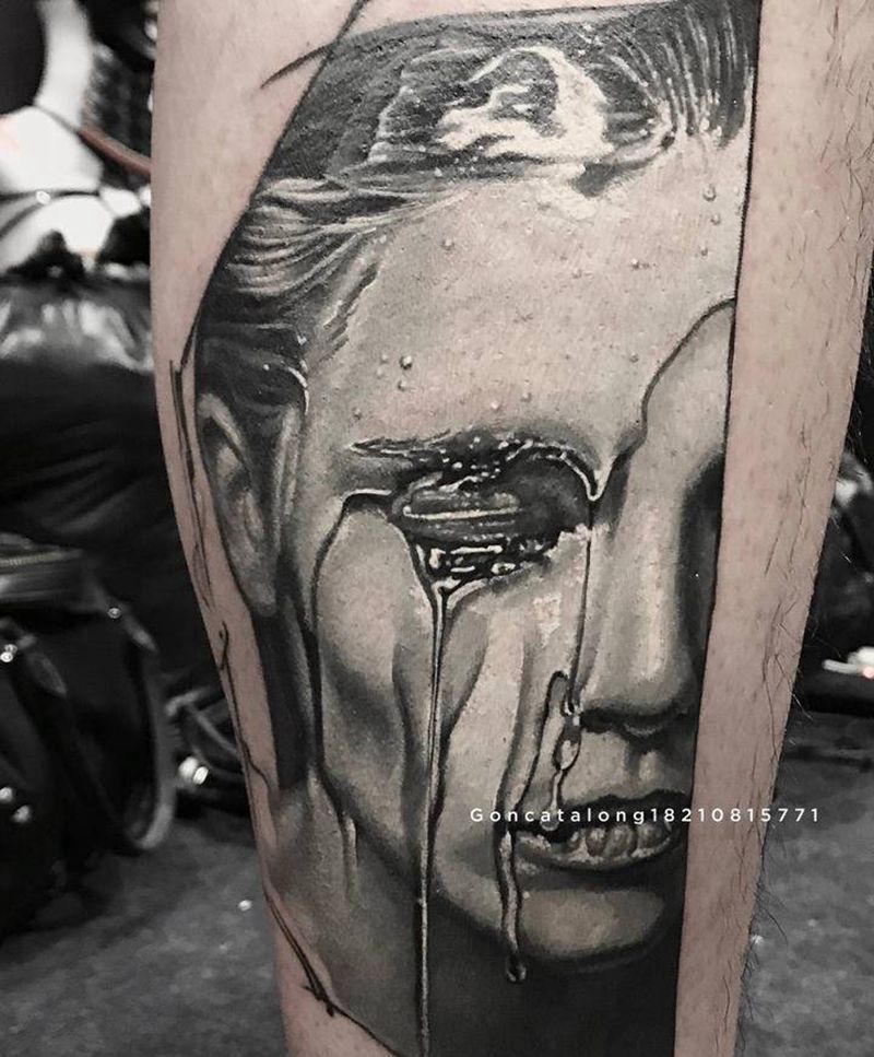 人物纹身图片_腿部欧美写实人物纹身图案