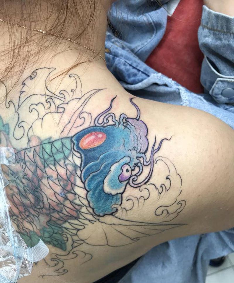 锦鲤遮盖未完成纹身图片_背部肩部新传统锦鲤遮盖纹身图案