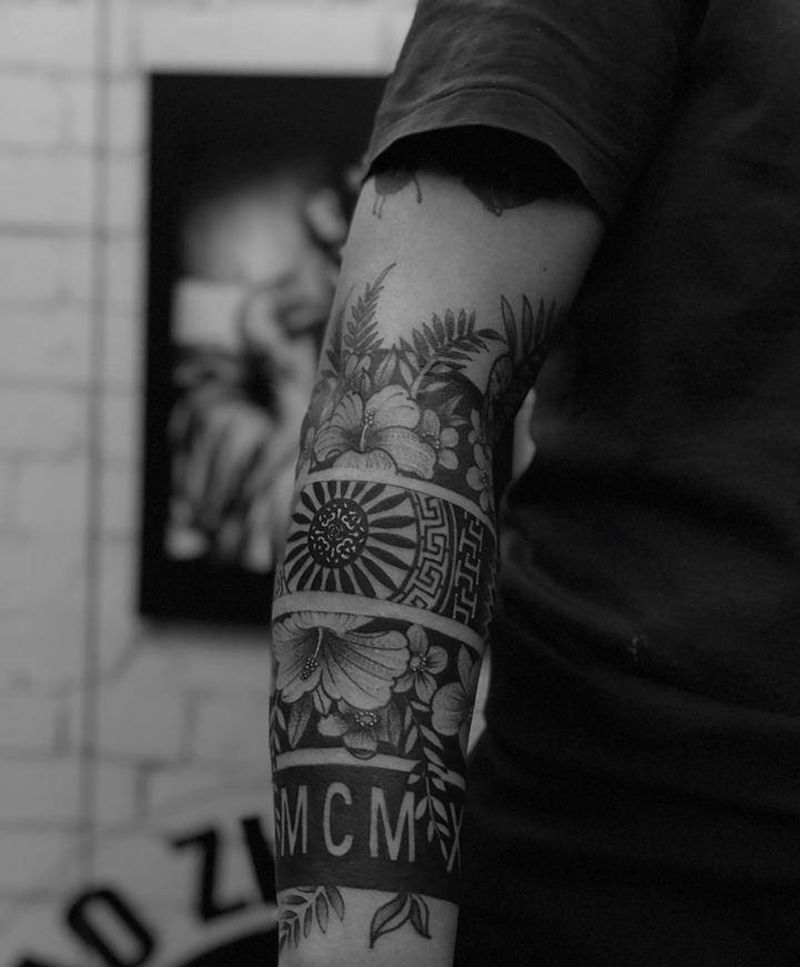 手环素花纹身图片_手臂图腾点刺素花纹身图案