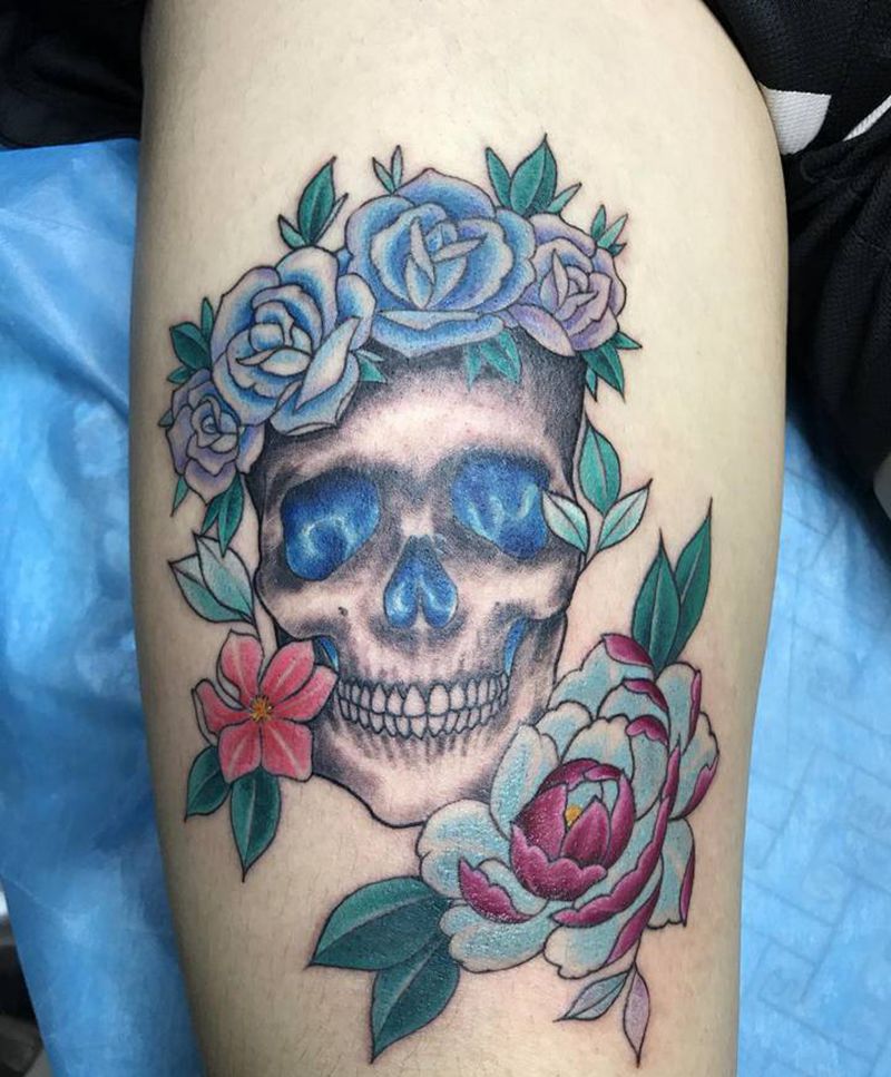花环骷髅纹身纹身图片_腿部欧美写实花环纹身骷髅纹身纹身图案