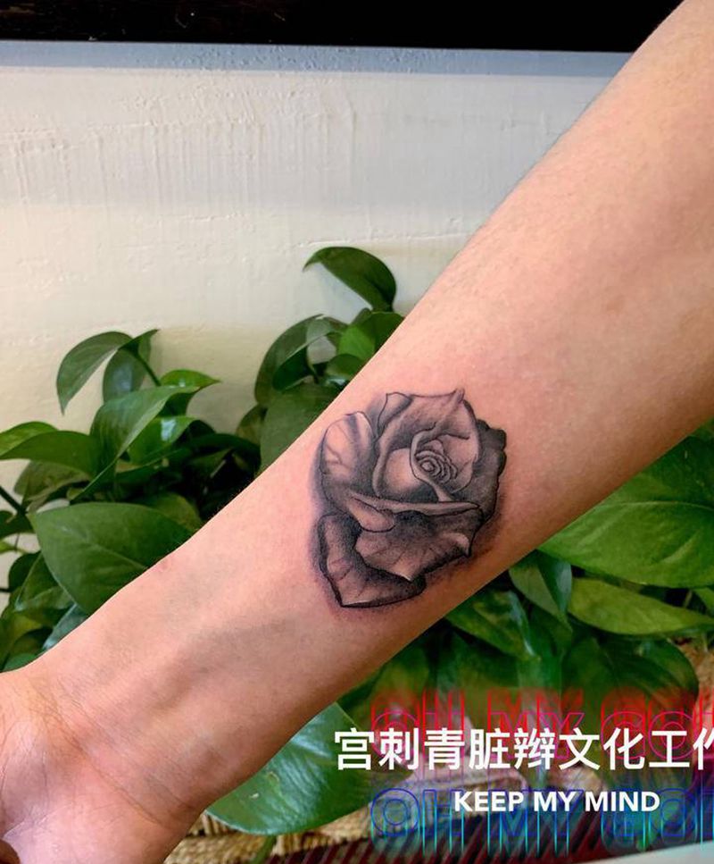 玫瑰花纹身图片_手臂欧美写实纹身图案